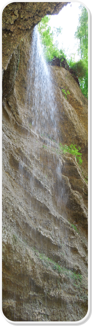 Bild von Wasserfall, Perspektive von schräg unten